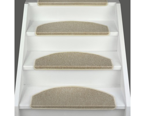 Stufenmatte Rambo halbrund beige 23,5x65x4,5 cm Treppenstufenmatten auf einer Treppe