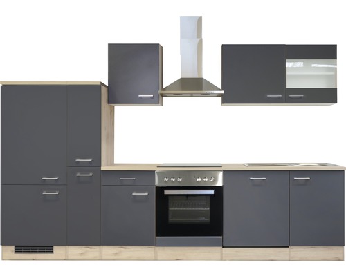 Einbauküche mit Hängeschränken, Dunstabzugshaube und Elektrogeräten