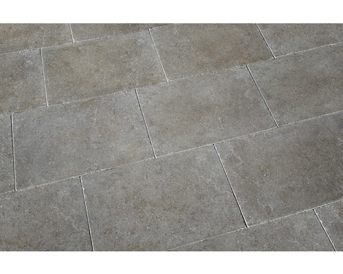 Rechteckige Bodenfliesen aus Stein