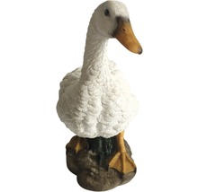 Dekorative Gartenfigur: eine stehende, weiße Ente