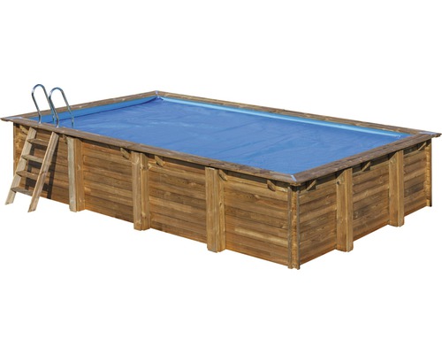 Rechteckiger Holzpool mit Leiter und blauer Abdeckung