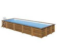 Rechteckiger Holzpool mit Leiter