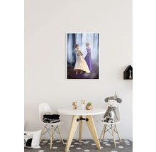 Gerahmtes Frozen Poster mit Anna und Elsa im Kinderzimmer