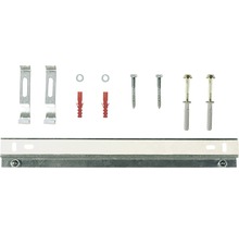 Montagematerial für Heizkörper inklusive Schrauben, Dübel und Befestigungsschienen.