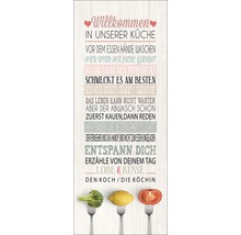 Dekoratives Küchenschild mit deutschem Text und Gemüse auf Gabeln