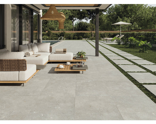 Terrassenplatte Feinsteinzeug Supernova grey rektifizierte Kante 90 cm x 60 cm x 2 cm Terrasse mit Möbeln und Steinplatten
