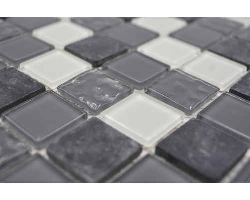Mosaikfliese mit quadratischen Glassteinen