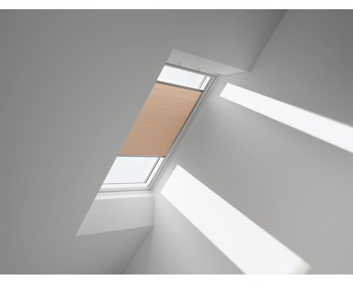 VELUX Wabenplissee uni goldbeige manuell FHC Y87 1049S Dachfenster mit Plissee-Sonnenschutz im Innenraum