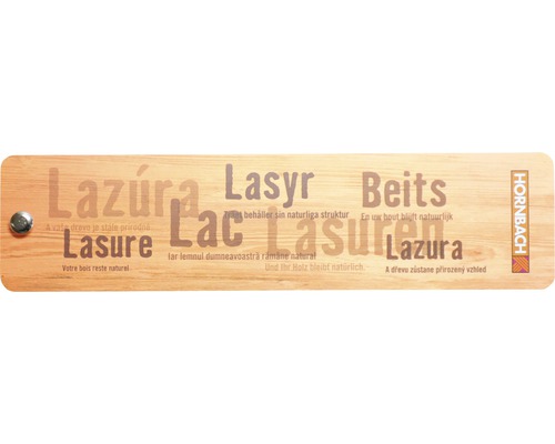 Holzbrett mit dem Schriftzug Lasur in verschiedenen Sprachen und dem Hornbach Logo