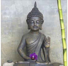 Buddha Statue mit Orchidee und Bambus