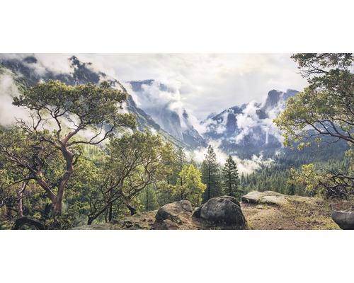 Fototapete Vlies SH007-VD1 Stefan Hefele Ed. 1 Unique Paradise 1-tlg. 200 x 100 cm Landschaftsbild mit Bäumen, Felsen und Bergen im Nebel