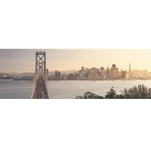 Panoramaaufnahme der Skyline von San Francisco mit Brücke und Meer