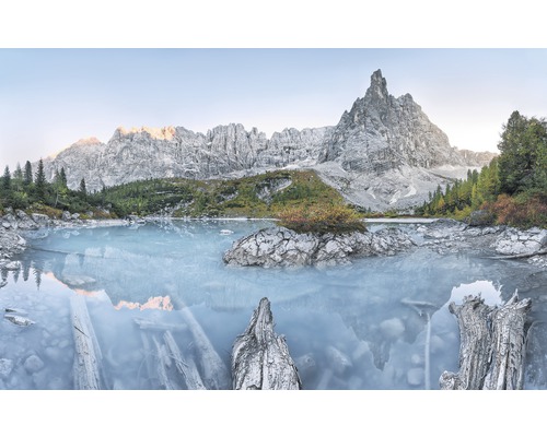 Fototapete Vlies SH039-VD4 Stefan Hefele Ed 1 Alpine Treasure 4-tlg. 400 x 250 cm Bergsee mit Felsen und Baumstämmen im Wasser