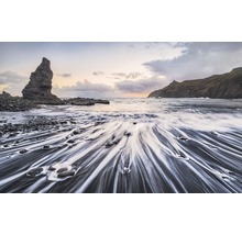 Küstenlandschaft mit Felsen und Meer