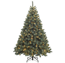 Künstlicher Weihnachtsbaum mit Beleuchtung auf einem schwarzen Ständer