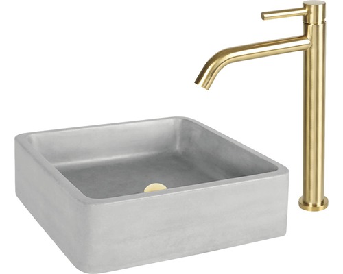 Eckiges Aufsatzwaschbecken aus Beton mit goldener Armatur