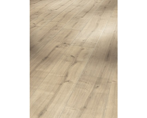 Helle Laminatboden-Ansicht mit Holzstruktur