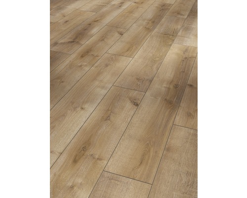 Verlegter Laminatboden im Holzdesign