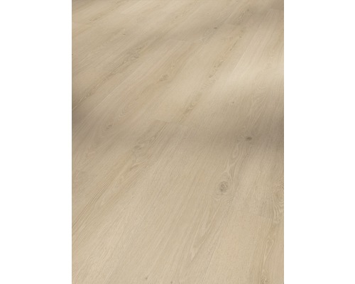 Verlegte Laminatbodenpaneele mit Holzstruktur