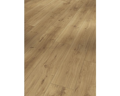 Verlegter Laminatboden in Holzoptik für den Innenbereich