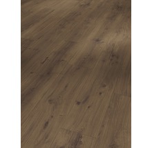 Nahaufnahme von Laminatboden in Holzoptik