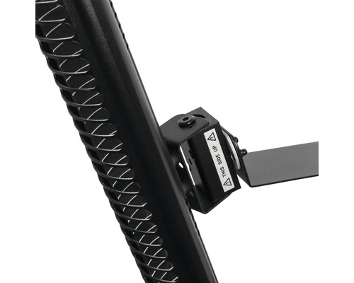 Detailansicht einer schwarzen Lautsprecherhalterung mit dem Hinweis ''Diese Seite nach oben''