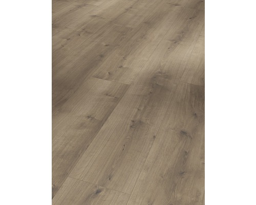 Nahaufnahme von Laminatboden in Holzoptik