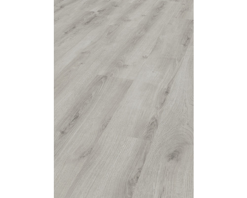 Helle Laminatboden-Fläche mit Holzstruktur.