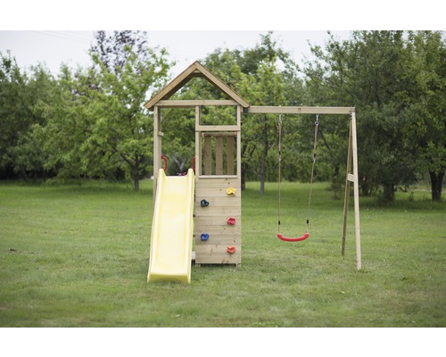 Spielturm mit Rutsche, Schaukel und Kletterwand im Garten