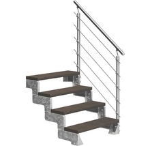 Treppe mit Metallgeländer und Holzstufen