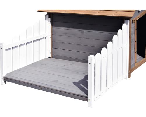 Hundehaus mit Holzzaun