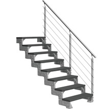 Treppe mit Metallrahmen und Handlauf