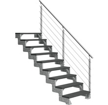 Treppe mit Metallgeländer und Stufen