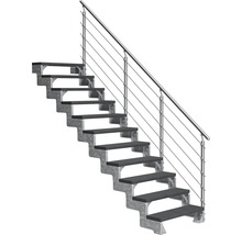 Treppe mit Metallstufen und Geländer