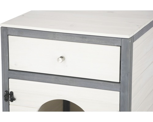 Detailansicht eines Holzkatzenschranks mit Schublade und Eingang