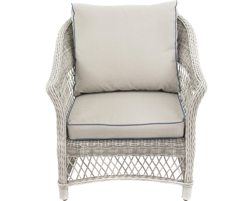 Geflochtener Sessel mit Kissen für den Aussenbereich