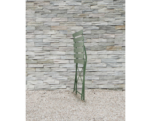 Klappstuhl aus Metall für den Garten