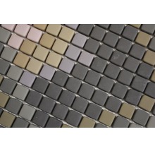 Mosaikfliesen in verschiedenen Grautönen