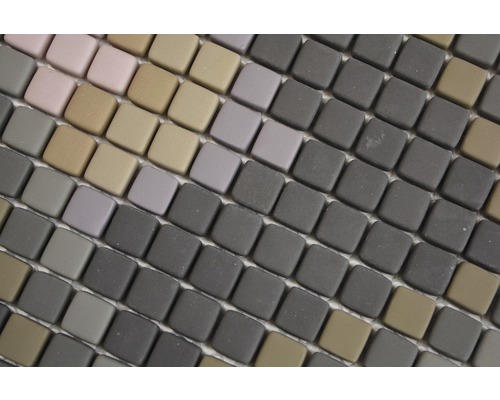 Mosaikfliesen in verschiedenen Grautönen