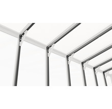 Detailaufnahme einer Terrassenüberdachung mit Polycarbonatplatten