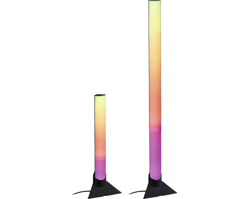 Zwei LED-Stehleuchten unterschiedlicher Größe mit Farbverlauf