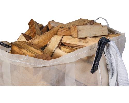 Sack mit ofenfertigem Brennholz