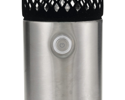 Nahaufnahme einer Edelstahl-Laterne mit Ein- und Ausschaltknopf