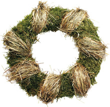 Dekorativer Kranz aus Moos und Heu für saisonale Dekorationen