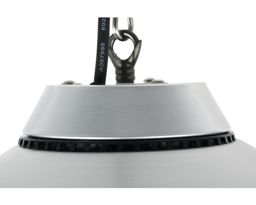 Detailansicht einer grauen Pendelleuchte mit Kettenaufhängung