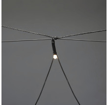 Detailaufnahme einer Drahtseilkonstruktion mit LED-Beleuchtung
