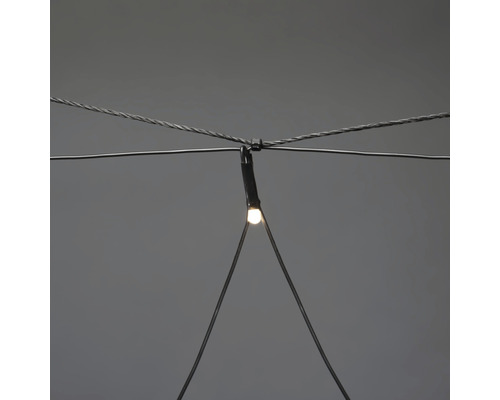 Detailaufnahme einer Drahtseilkonstruktion mit LED-Beleuchtung