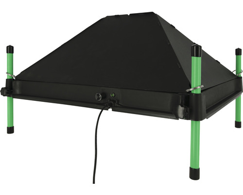 Fotostudio mit schwarzer Box und grünen Beinen