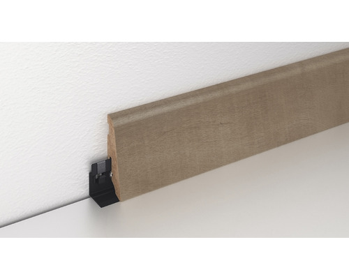 Sockelleiste aus Holz mit Clipbefestigung an der Wand