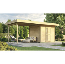 Holzgartenhaus mit überdachter Terrasse und Gartenmöbeln im Garten
